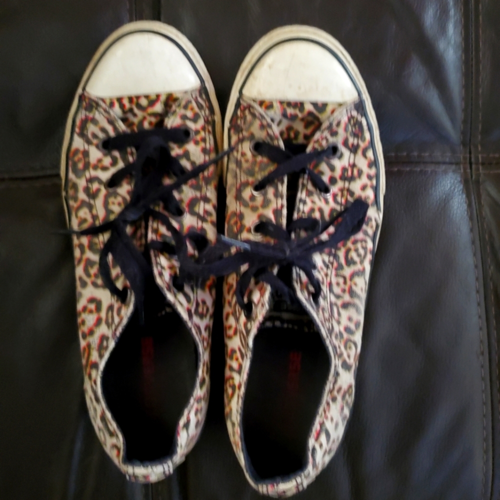 Girls size 4 converse leapard print shoes